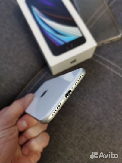 iPhone SE (2020), 64 ГБ