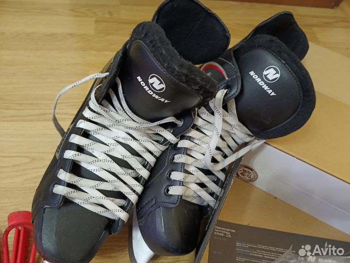 Коньки хоккейные