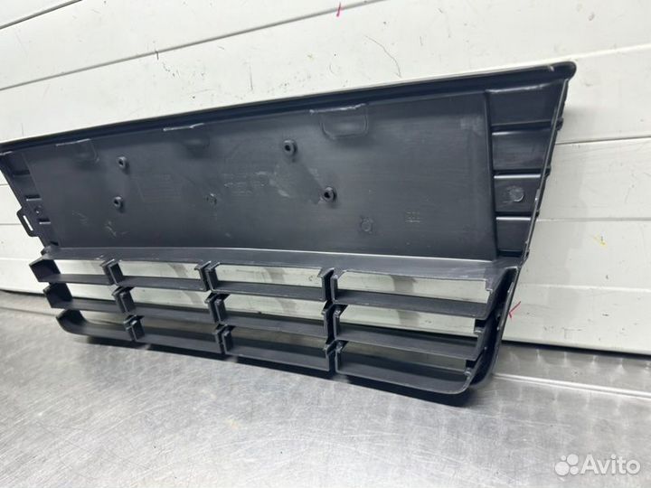 Решетка в бампер передняя Ford Focus 3 CB8 pnda