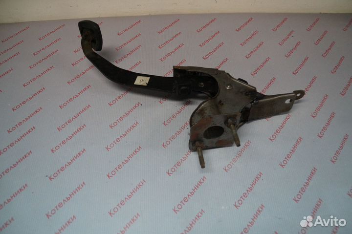 Nissan 46503-AV800 Педаль сцепления