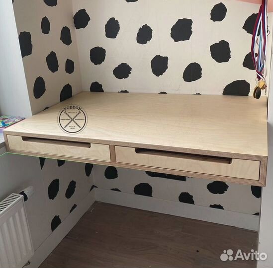 Письменный компьютерный стол