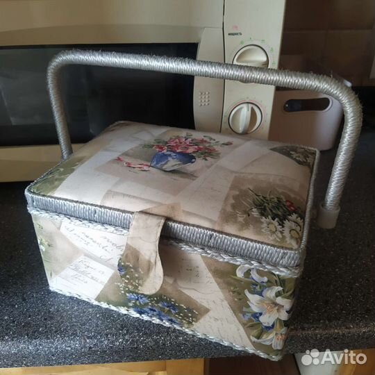 Шкатулка для шитья и швейных принадлежностей