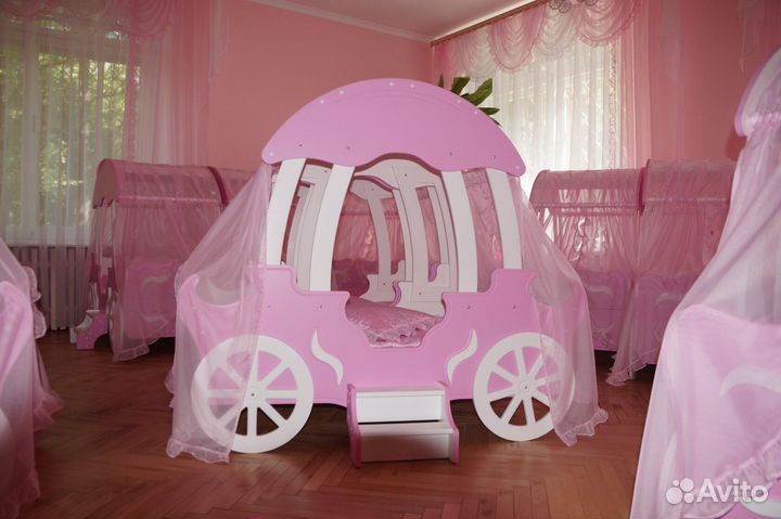 Детская кроватка карета