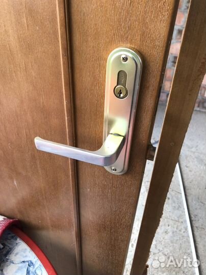 Хорошая дверь дерево