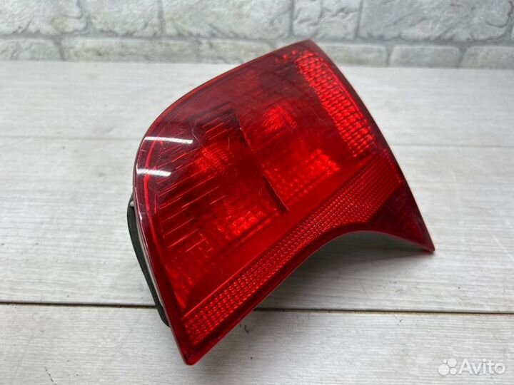 Фонарь задний правый Audi A4 B7