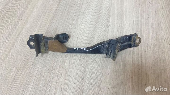 Крепление аккумулятора Toyota Corolla X рестайлинг (2010—2013) ZRE151 1ZR-FE