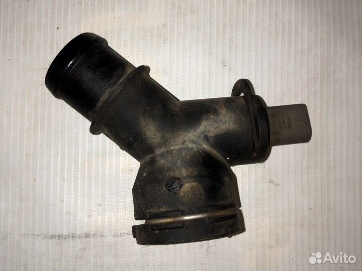 Фланец системы охлаждения VAG 1K0122291AE