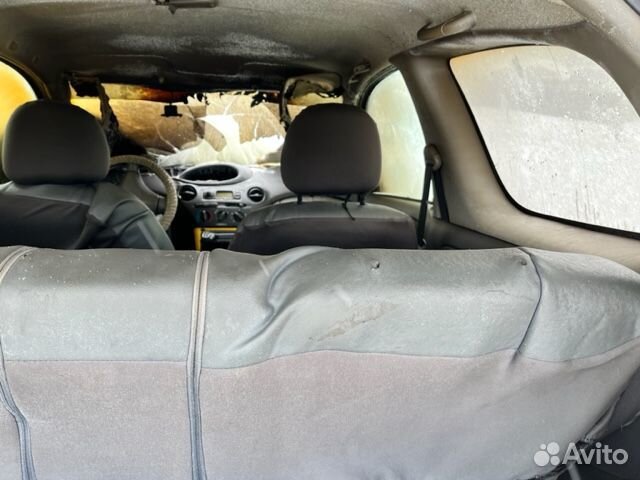 Toyota Yaris 1.0 МТ, 2002, битый, 198 000 км