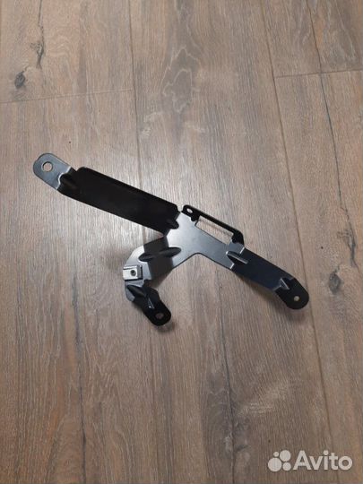 Кронштейн обшивки багажника Bmw 525I E60 N52B25AF