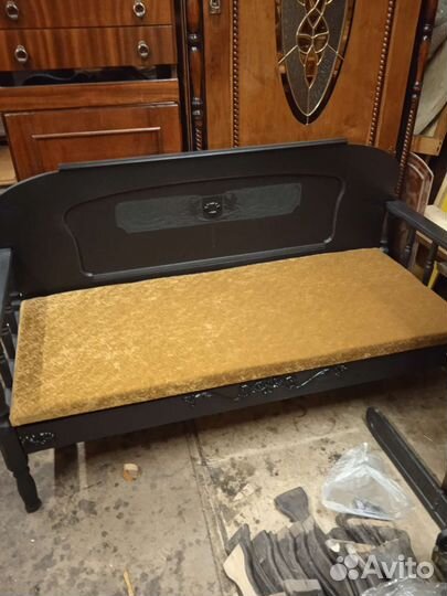 Диван старинный резной