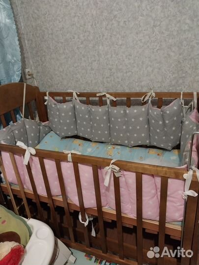 Детская кроватка с маятником и ящиком