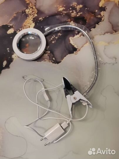 Лампа с лупой