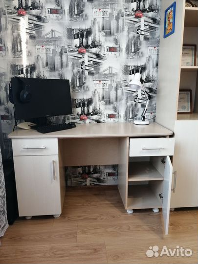 Письменный стол для школьника бу