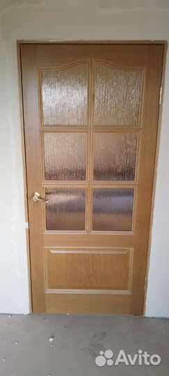 Дверь меж комнатная деревянная с ручками