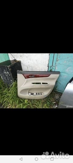 Продам левую переднюю дверь