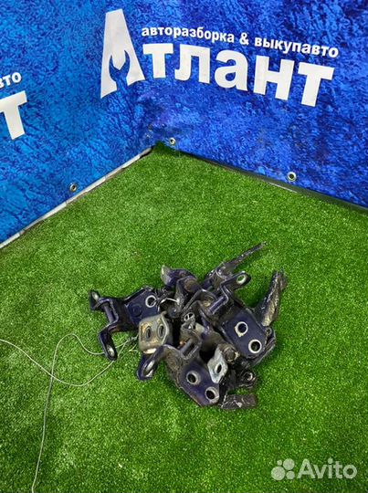 Петля двери Mazda 3 BK Z6 2009