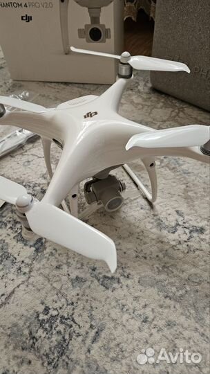 Квадрокоптер DJI Phantom 4 V 2.0