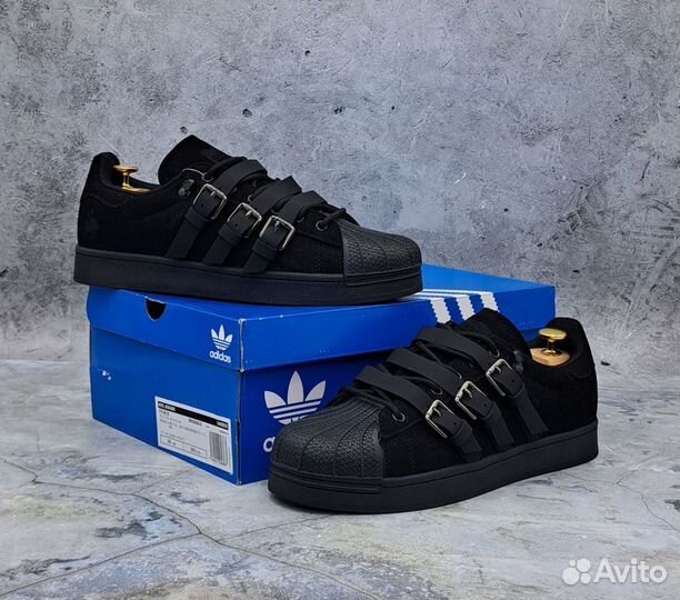 Adidas superstar black