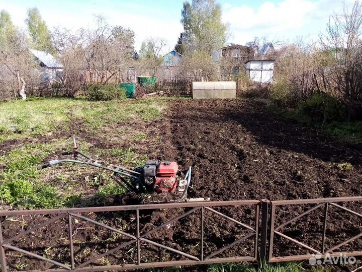 Вспашка земли мотоблоком