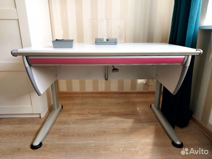 Растущая парта moll