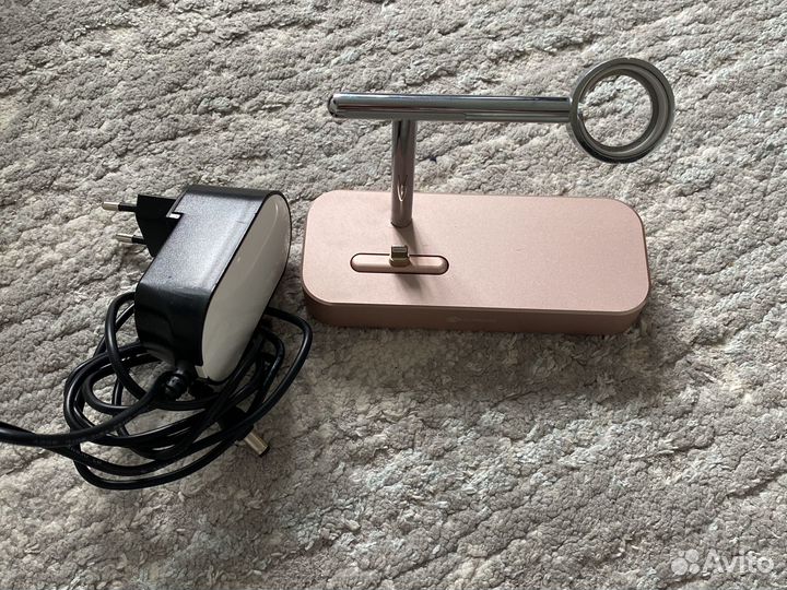 Док станция для зарядки iPhone и часов