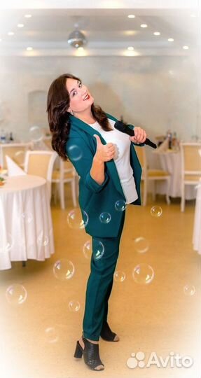 Ведущая. Живой вокал