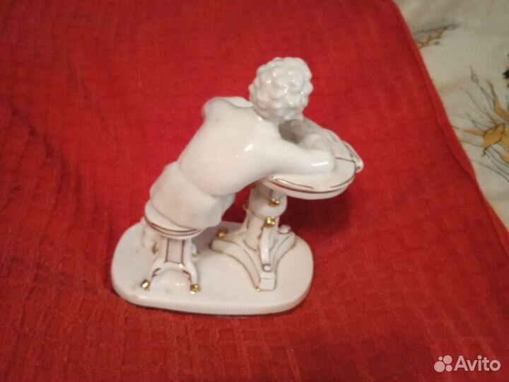 Статуэтка фарфор Молодой Пушкин