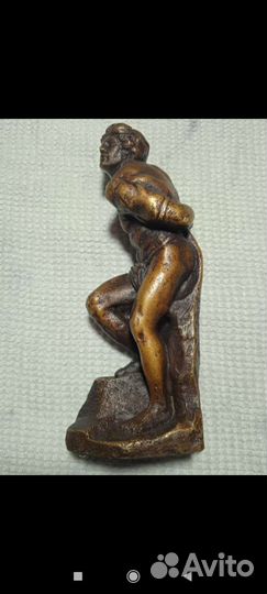 Старинная бронзовая статуэтка