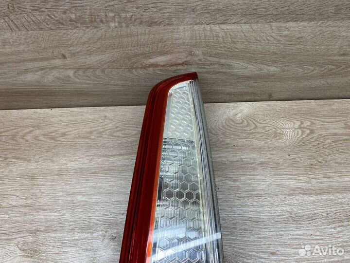 Фонарь левый Ford Focus 2 рест универсал 111845