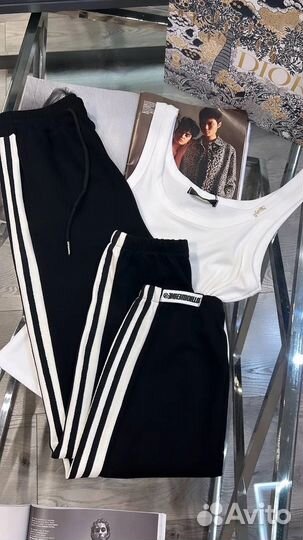 Спортивные штаны с лампасами