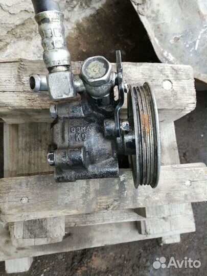 Насос гура на Nissan Sunny B13