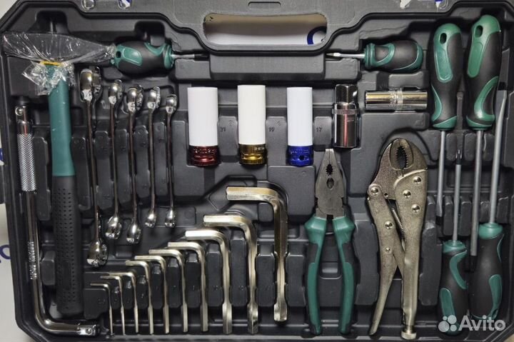 Набор инструментов в кейсе 142+2