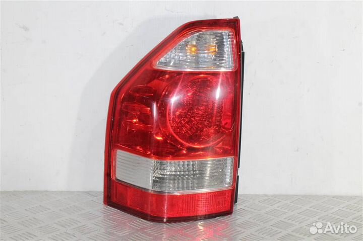 Фонарь задний левый Mitsubishi Pajero 3