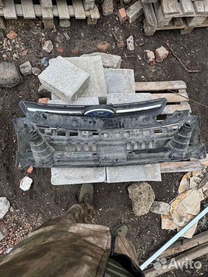 Продам решотку форд куга 2 в сборе