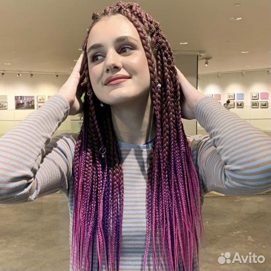 Вплетение кос, дредов, локонов