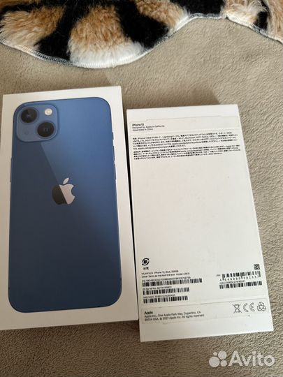 Телефон iPhone 13