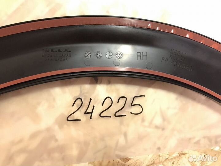 Накладка крыла перед правого Subaru Outback B15