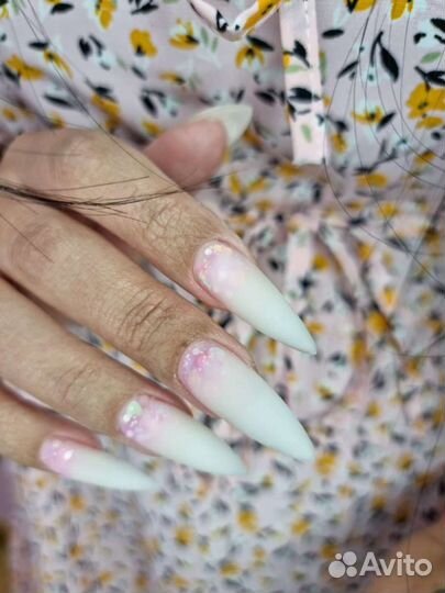 Маникюр, педикюр, наращивание ногтей