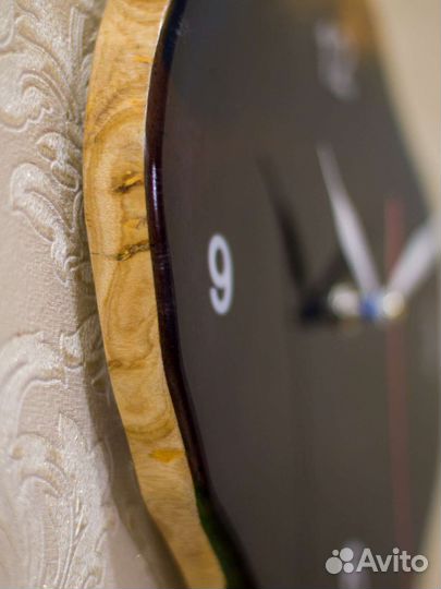 Часы настенные из эпоксидной смолы и дерева