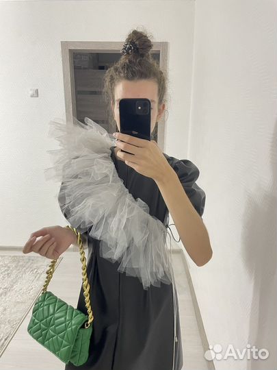 Воланы на одно плечо