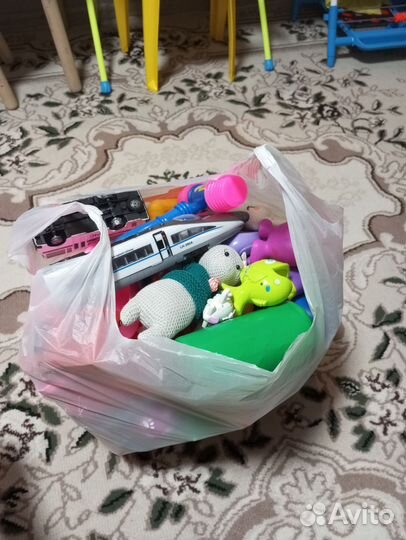 Игрушки и кубики