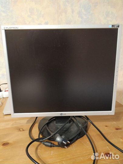 Монитор LG Flatron L1952S 19