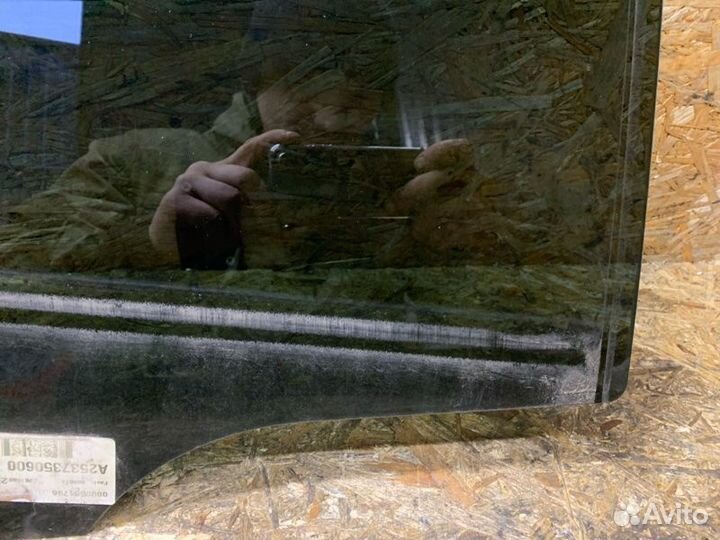 Стекло двери заднее правое Mercedes-Benz Glc-Class