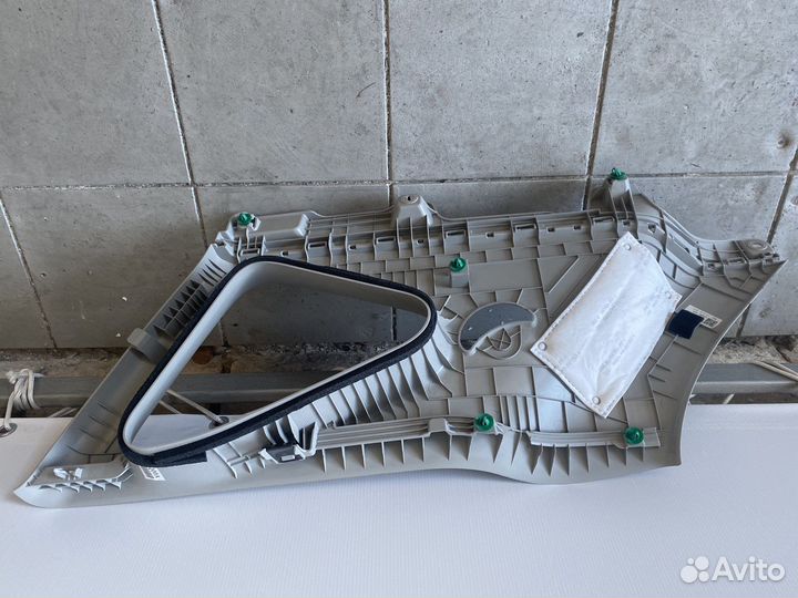 Накладка стойки задней правой верхняя Seltos