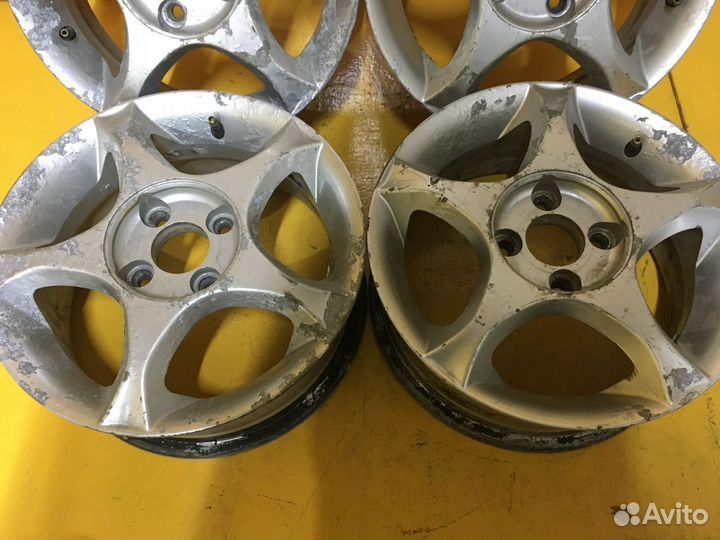 Есть трещина. 4 шт. Диски 14 4х100 DIA 60,1