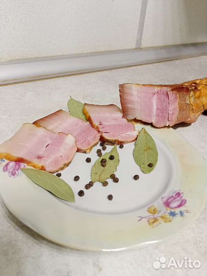 Свиная очень мясная грудинка горячего копчения