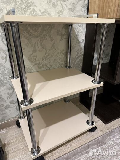 Этажерка на колесиках