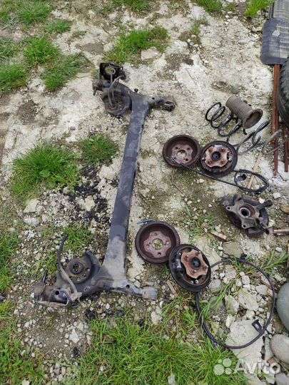 Ступицы, пружины, балка