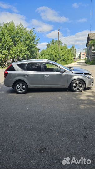 Kia Ceed 1.6 МТ, 2010, битый, 270 000 км