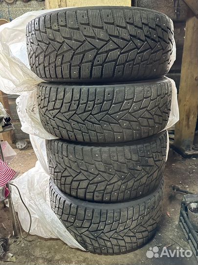Dunlop SP Winter Ice 02 245/40 R20 и 275/35 R20 102T